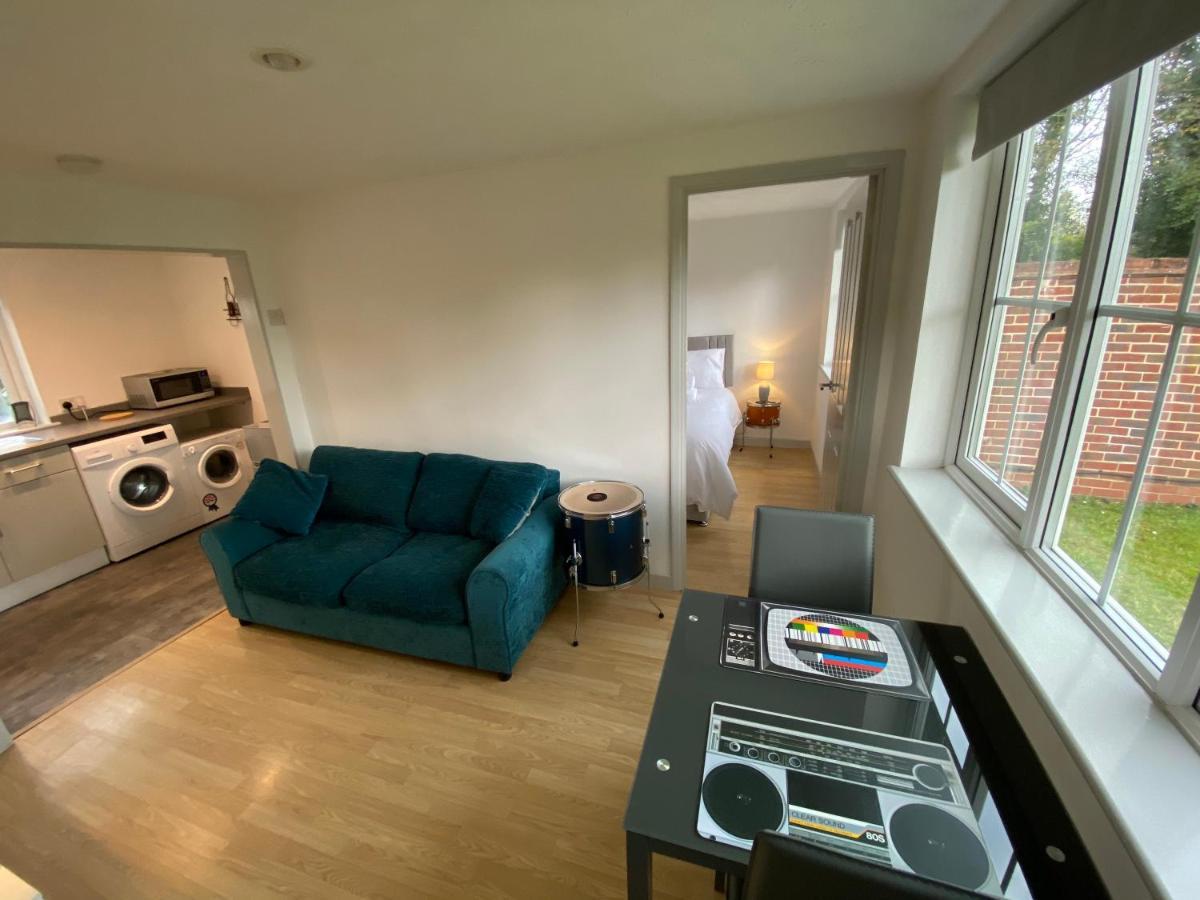 The Drum Room Holiday Apartment Near Horsham Southwater Ngoại thất bức ảnh